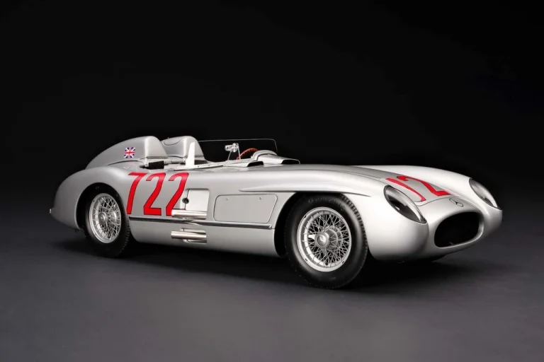 Amalgam представила копию культового Mercedes-Benz 300 SLR «722» в масштабе 1:8