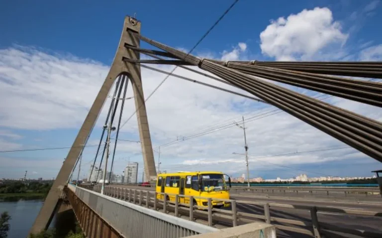 30 июля ограничат движение по Северному мосту в Киеве